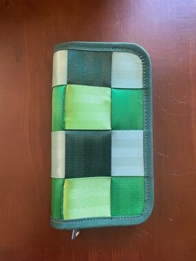 Harveys Mixed Green Woven Seatbelt Zip Wallet